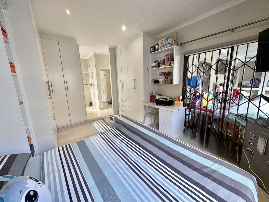 5 Bedroom Property for Sale in Parklands North Western Cape